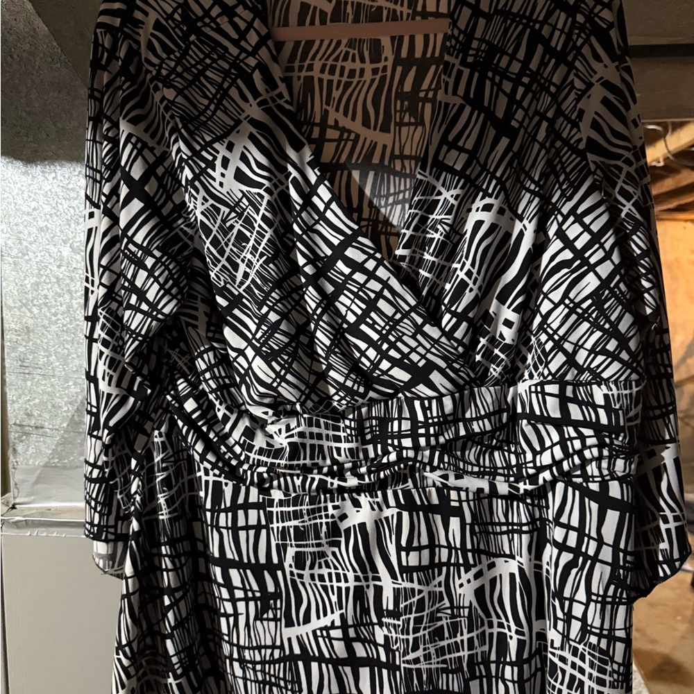 Cato Black and White Abstract Blouse - Picture 4 of 9